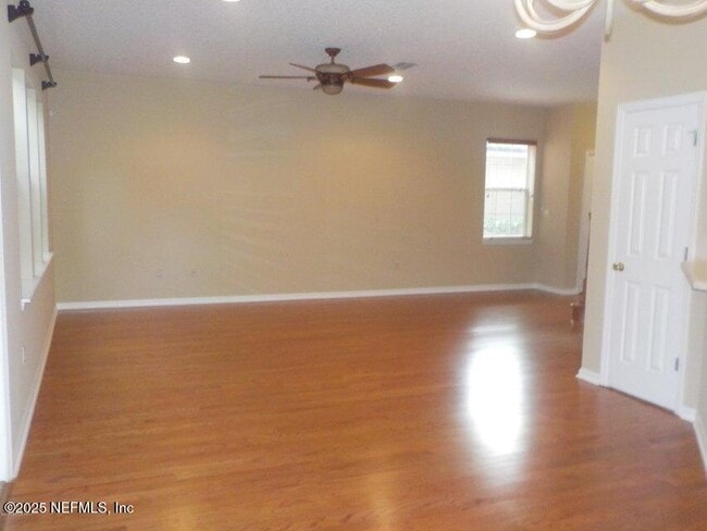 Foto del edificio - 3707 Silver Bluff Blvd