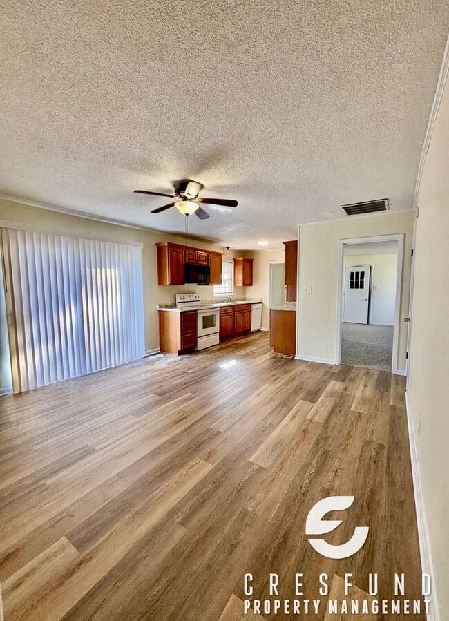 Foto del edificio - 3 BEDROOM AVAILABLE NOW - Minutes From For...