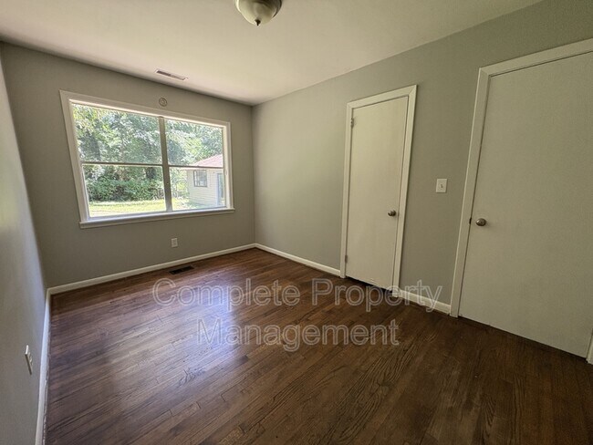 Building Photo - 1221 Carol Cir