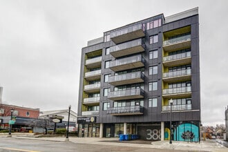 Building Photo - 388 King St E
