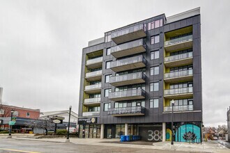 Building Photo - 388 King St E