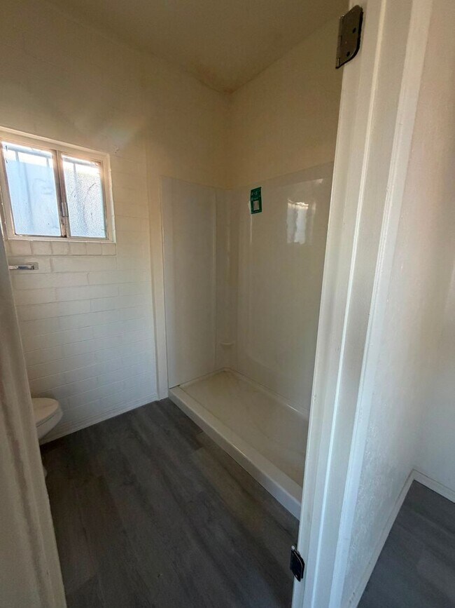 Foto del edificio - 861 E 7th St