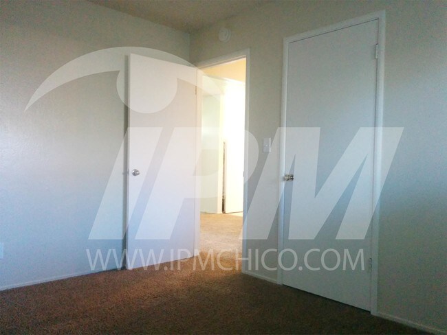 Building Photo - 2425 Mariposa Ave