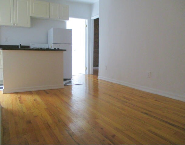 Primary Photo - 240 E 4th St