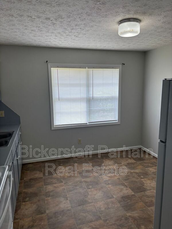 Building Photo - 6270 Stoneway Dr