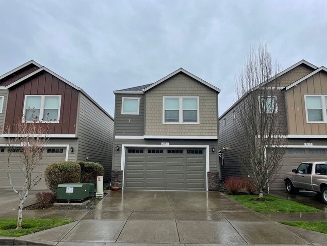 Spacious 3 Bedroom Home with Fenced Yard, Patio, and 2-Car Garage Near Mill Plain. - Spacious 3 Bedroom Home with Fenced Yard, Patio, and 2-Car Garage Near Mill Plain.