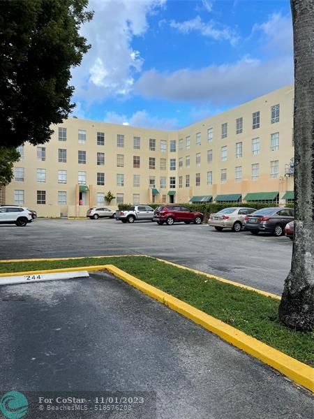 Foto del edificio - 7420 W 20th Ave