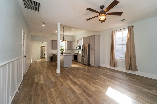 Foto del edificio - Historic Lincolnville 3/2 Single Family Home
