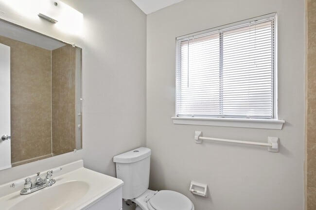 Building Photo - 13426 Edgeboro St