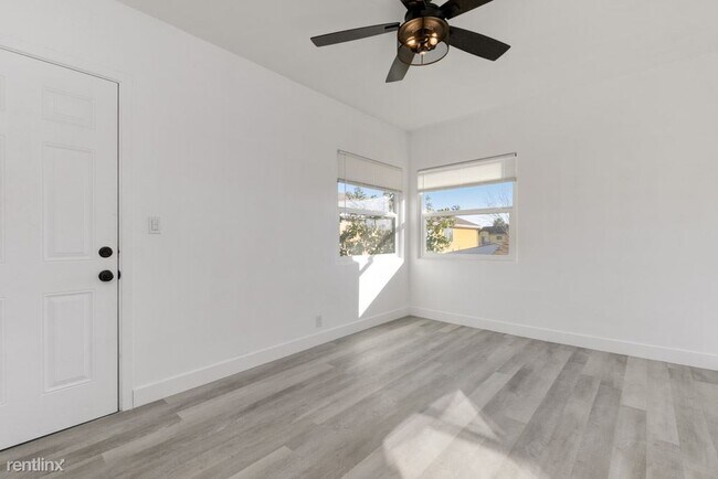 Foto del edificio - 1 br, 1 bath Condo - 4208 Van Dyke Avenue