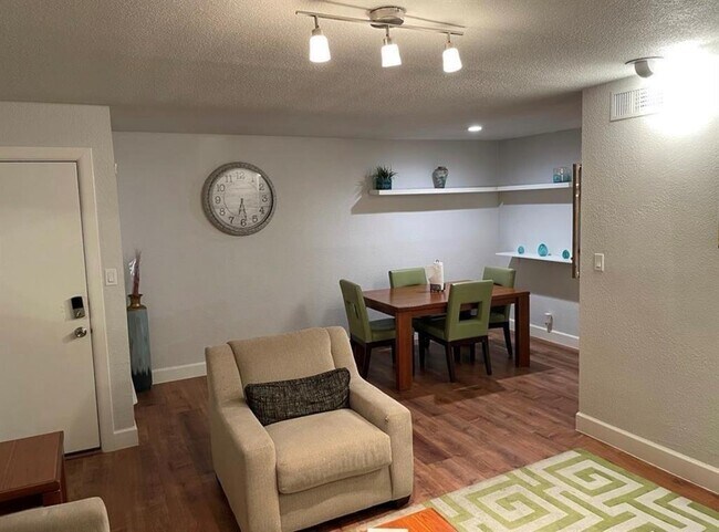 Foto del edificio - 3303 W Greenridge Dr