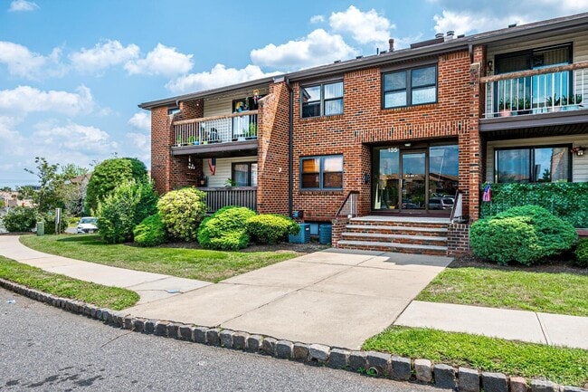 Building Photo - 135 Beverly Hl Ter