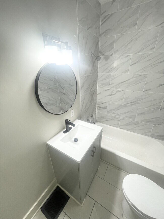 Foto del edificio - 3 Bedroom with Central AC