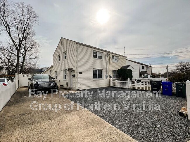 Building Photo - 5440 8th Rd S