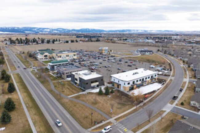 Building Photo - Luxury Condo