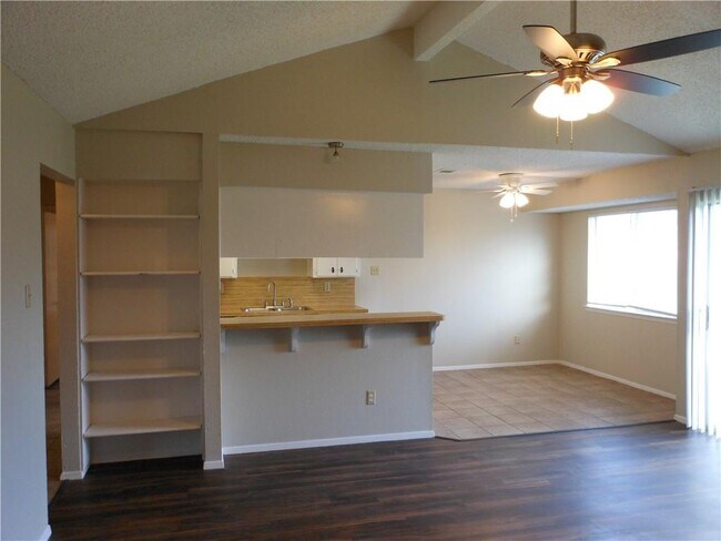 Foto del edificio - 602 Garden Path Dr