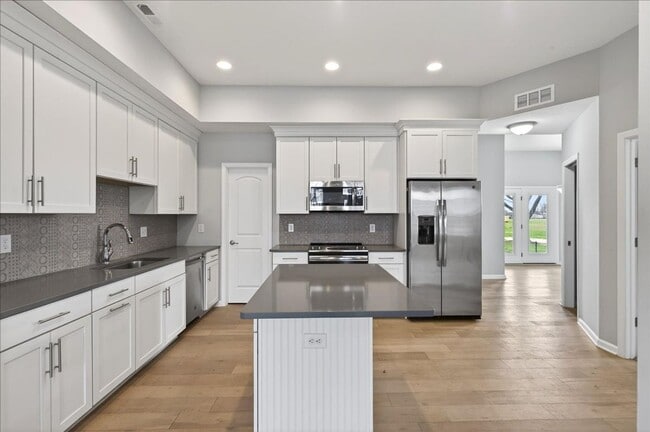 Building Photo - 7147 Governors Row