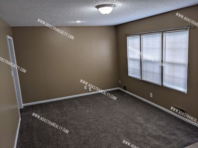 Foto del edificio - Updated South KCMO Home-Available NOW!!