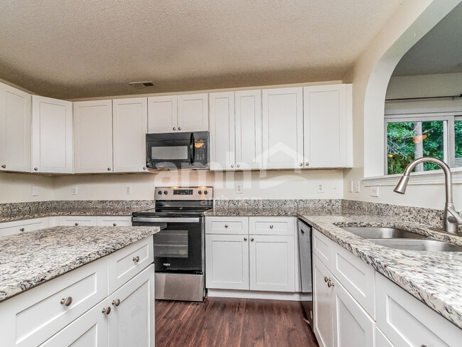 Building Photo - 1212 Whitman Dr