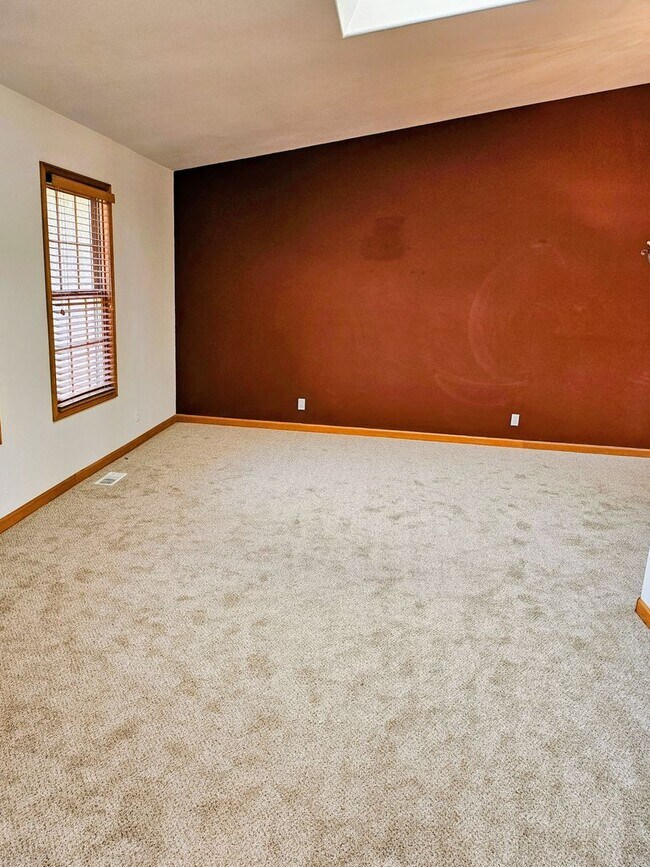 Foto del edificio - ALL PROSPECTIVE TENANTS MUST SUBMIT A $58 ...