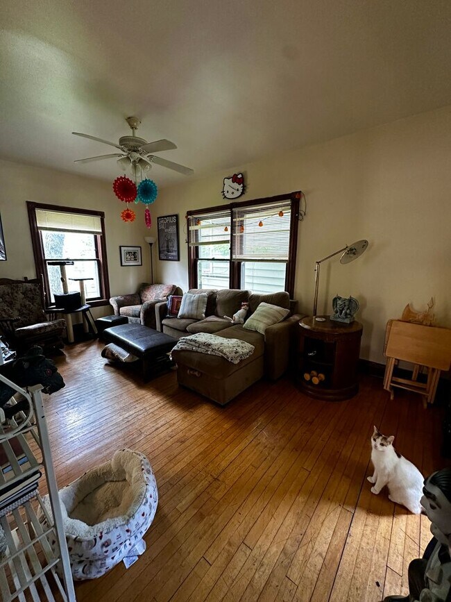 Foto del edificio - Spacious 5BR/2.5BA Home in Madison - Avail...