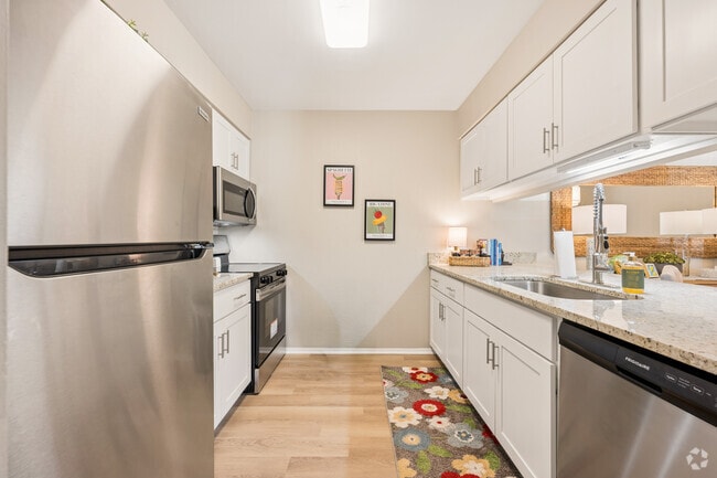 2BR, 1BA - 950SF - Kitchen - Kendall Place