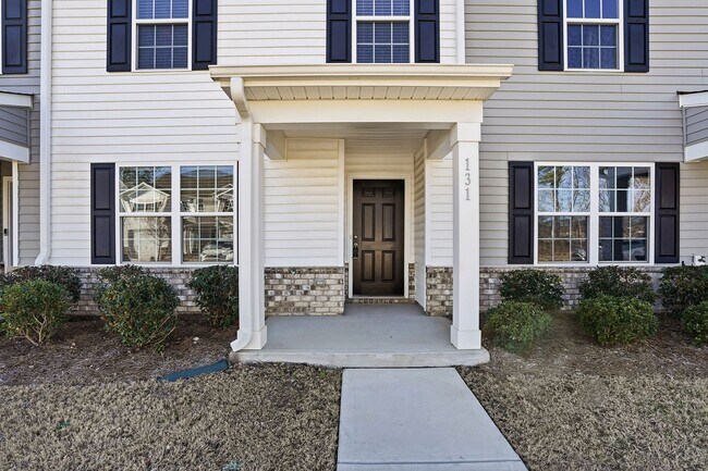 Foto del edificio - 3 Bedroom Townhome For Rent in Fuquay Varina NC | Newly Built Community| $500 Move in incentive!
