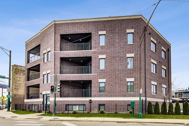 Building Photo - 3134 N Kedzie Ave