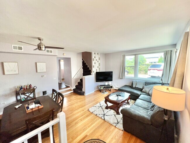 Foto del edificio - 7766 W Higgins Rd