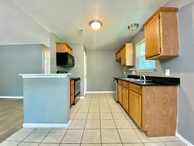 Building Photo - Secluded Bella Vista Home!