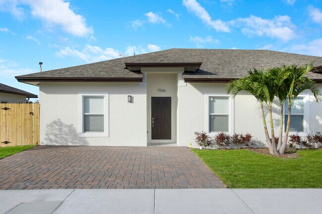Foto del edificio - 1566 W 26th Ct