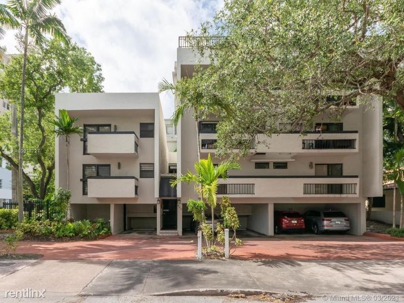 Foto principal - 2701 S Le Jeune Rd