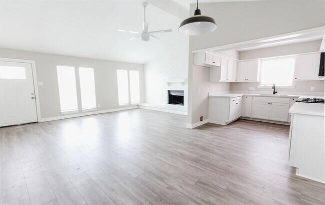 Foto del edificio - 3402 Pecan Grove Dr