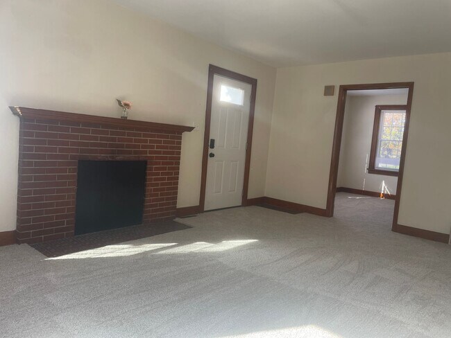Foto del edificio - BRICK & ROLL  3 BEDROOM 1.5 BATH PARADISE ...