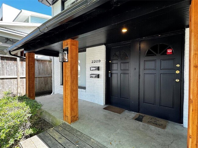 Building Photo - 2209 Hazard St