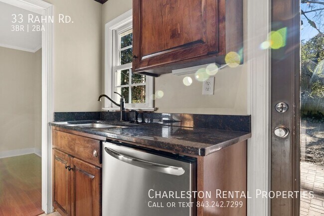 Foto del edificio - 33 Rahn Rd