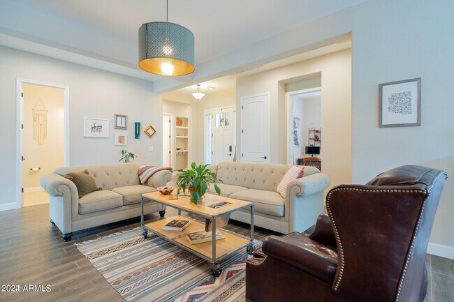 Foto del edificio - 10617 E Lincoln Ave