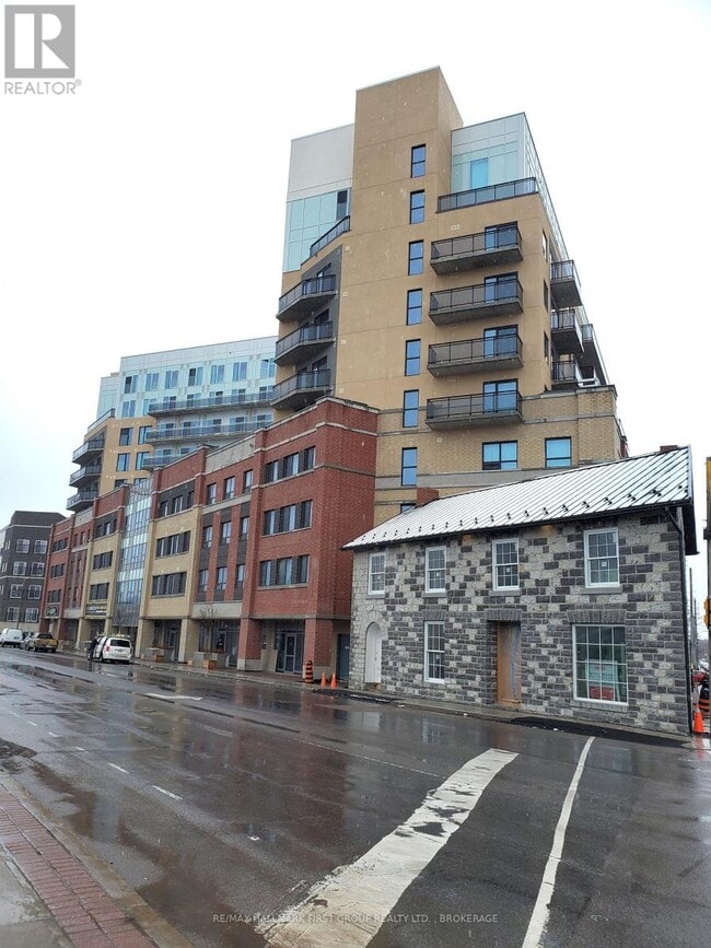Building Photo - 652 Princess St