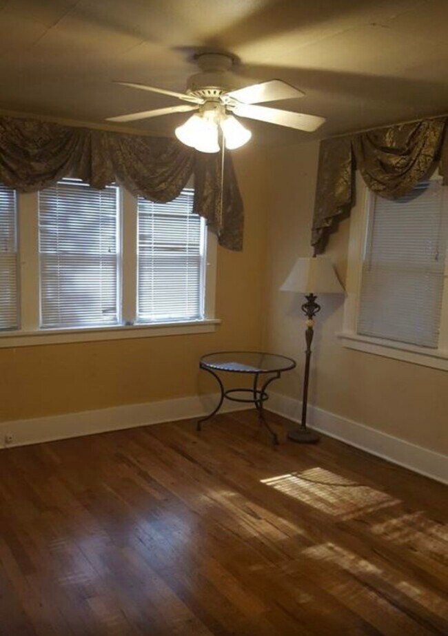 Foto del edificio - 138 Girard Blvd NE