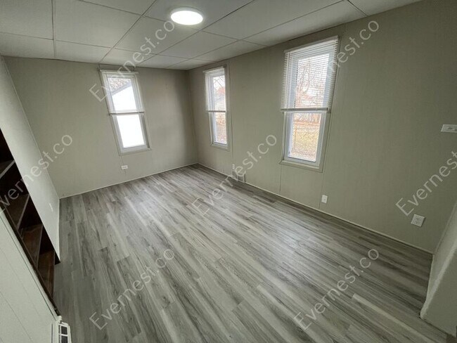 Foto del edificio - 7051 Studebaker Ave