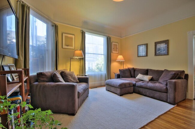 Building Photo - 570 Waller St