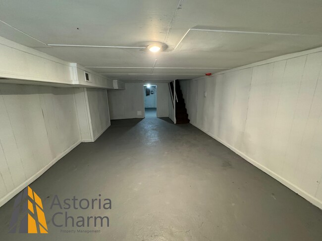 Building Photo - Newly renovated 2BD/1BA + DEN home in East...