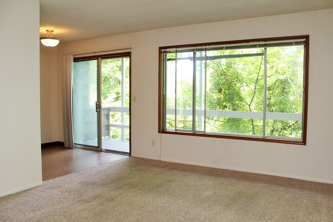 Building Photo - 1001 SW Woods St