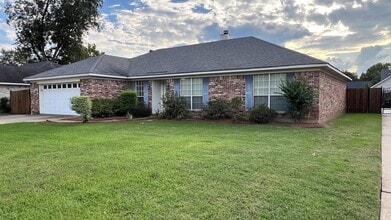 Building Photo - 5022 Belle Chasse Dr
