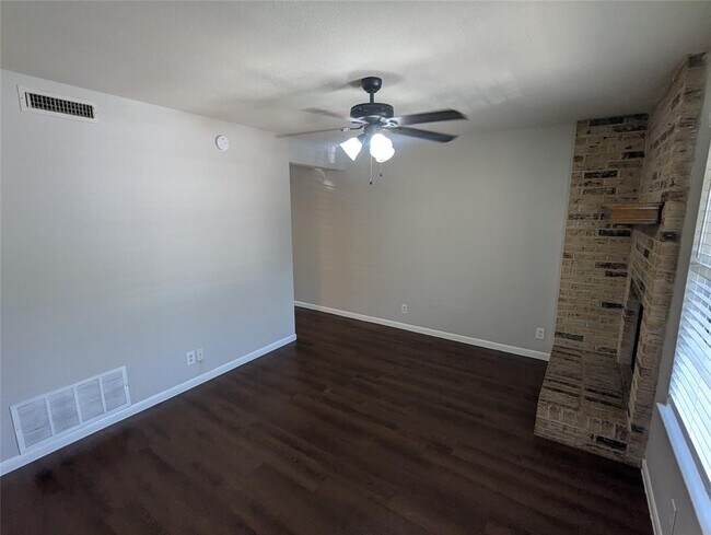 Foto del edificio - 7800 Northcrest Blvd
