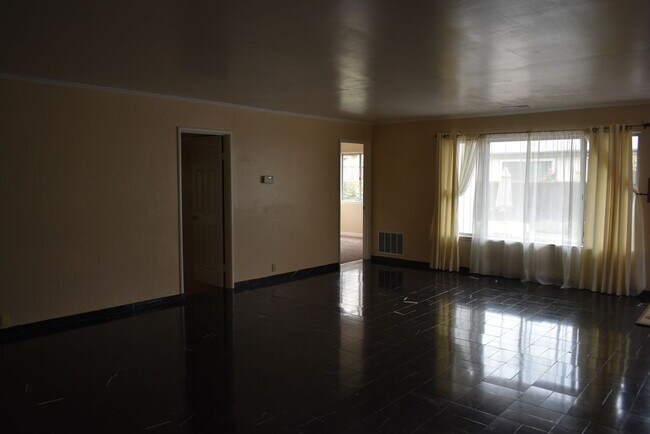 Building Photo - 991 Bellomo Ave