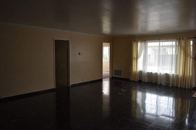 Foto del edificio - 991 Bellomo Ave