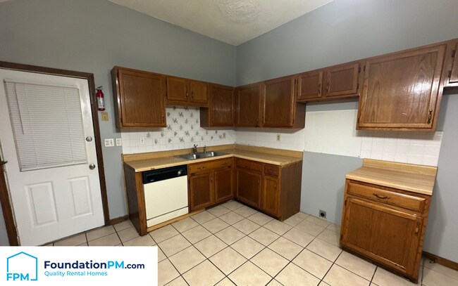 Building Photo - 5340 Plover Dr
