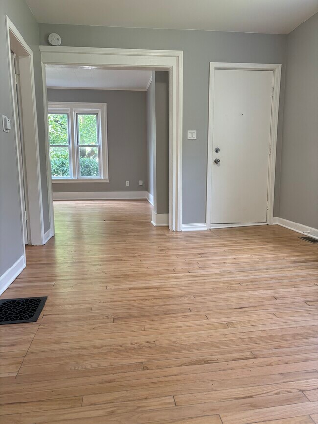 Foto del edificio - 1070 Elizabeth Ave NW