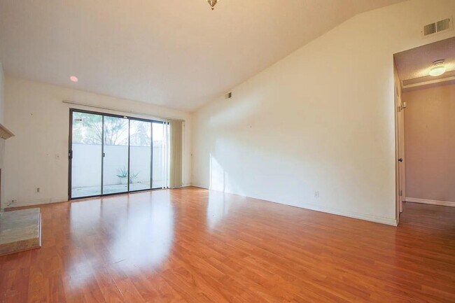 Building Photo - 4859 Scout Ct
